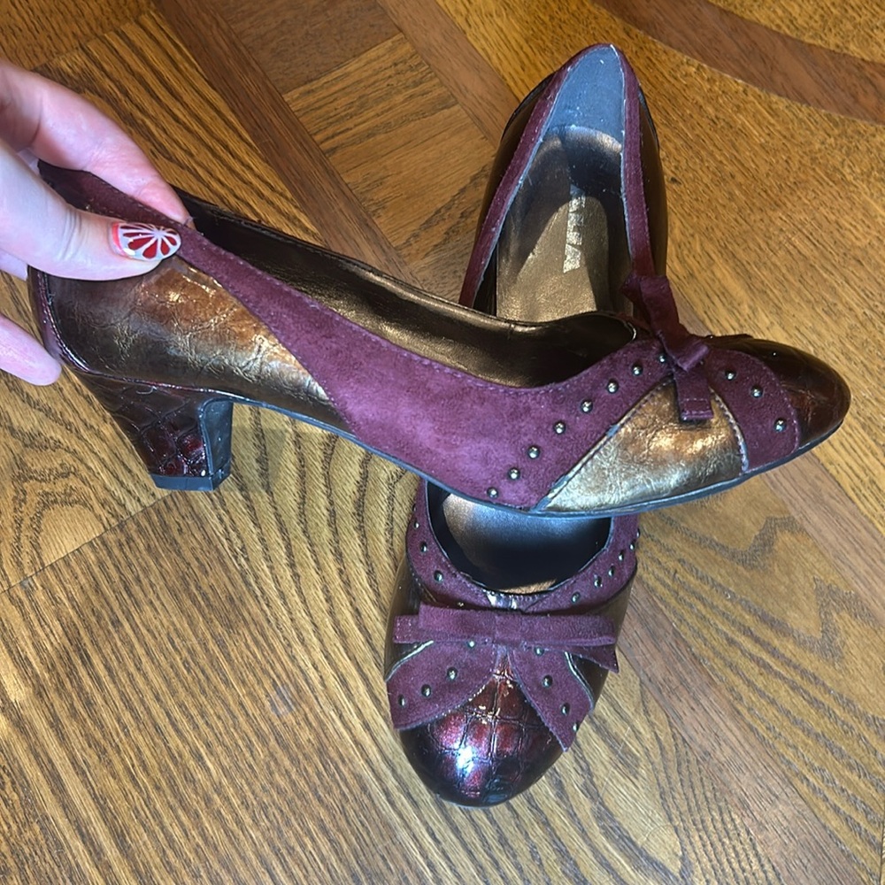 Vintage Maroon snake skin design kitten heel